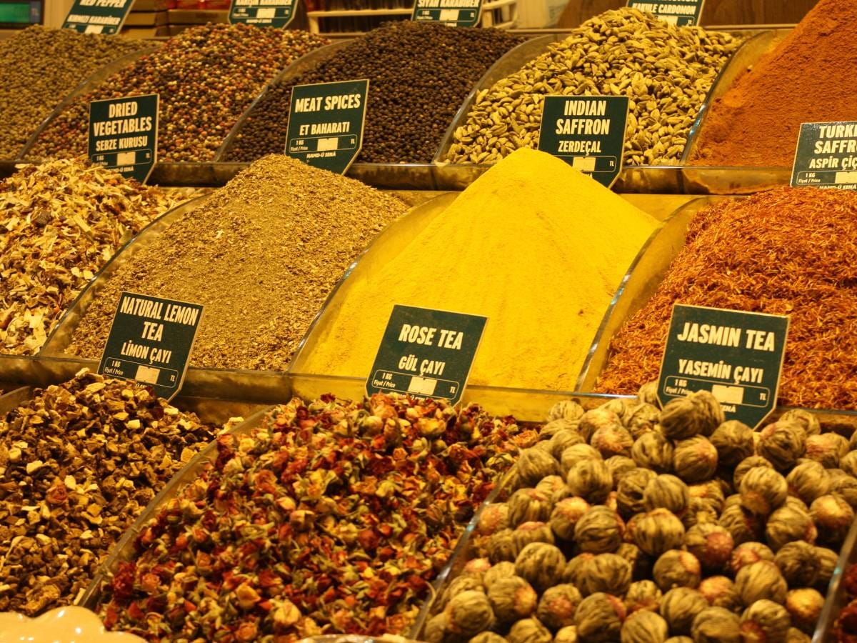 10 przypraw tworzących magię tureckich potraw 1 tureckie przyprawy