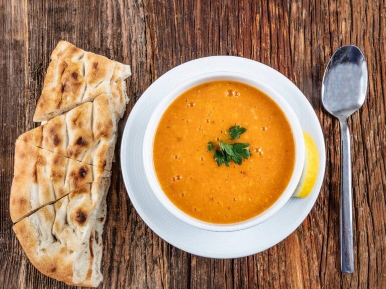 Propozycja podania Ezo Gelin Çorbası 1