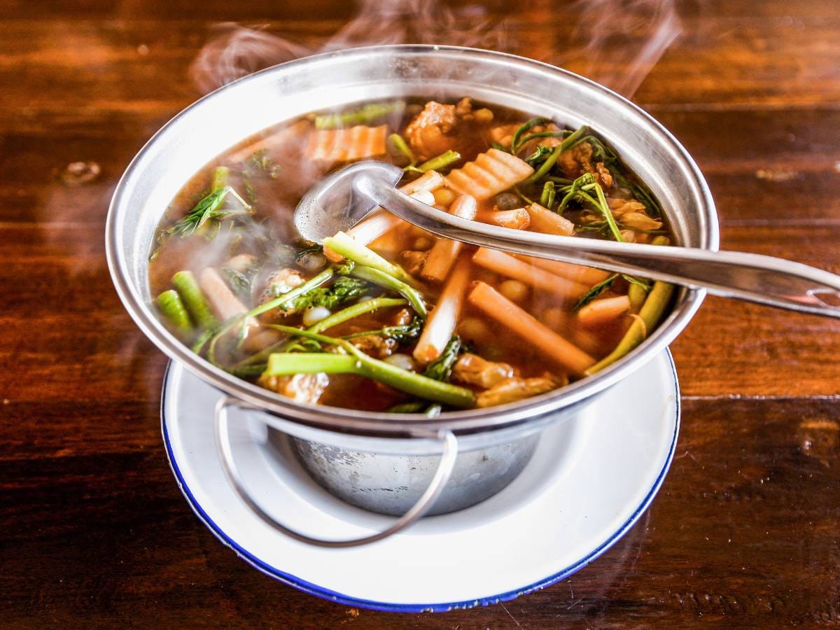 Propozycja podania Hot and Sour Soup 3