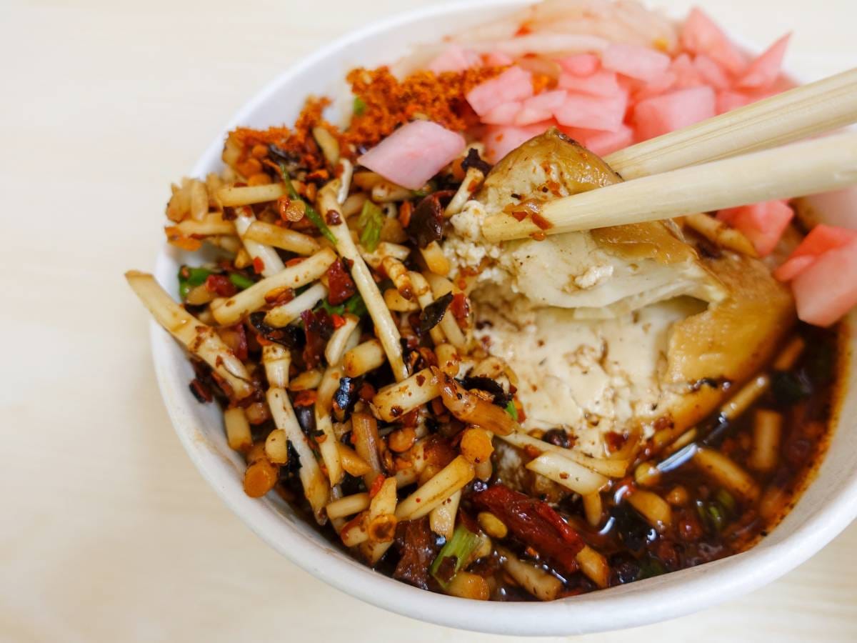 Jak przygotować Liang Ban Dou Fu (凉拌豆腐), czyli sałatkę z zimnego tofu? 1 Propozycja podania Liang Ban Dou Fu 3