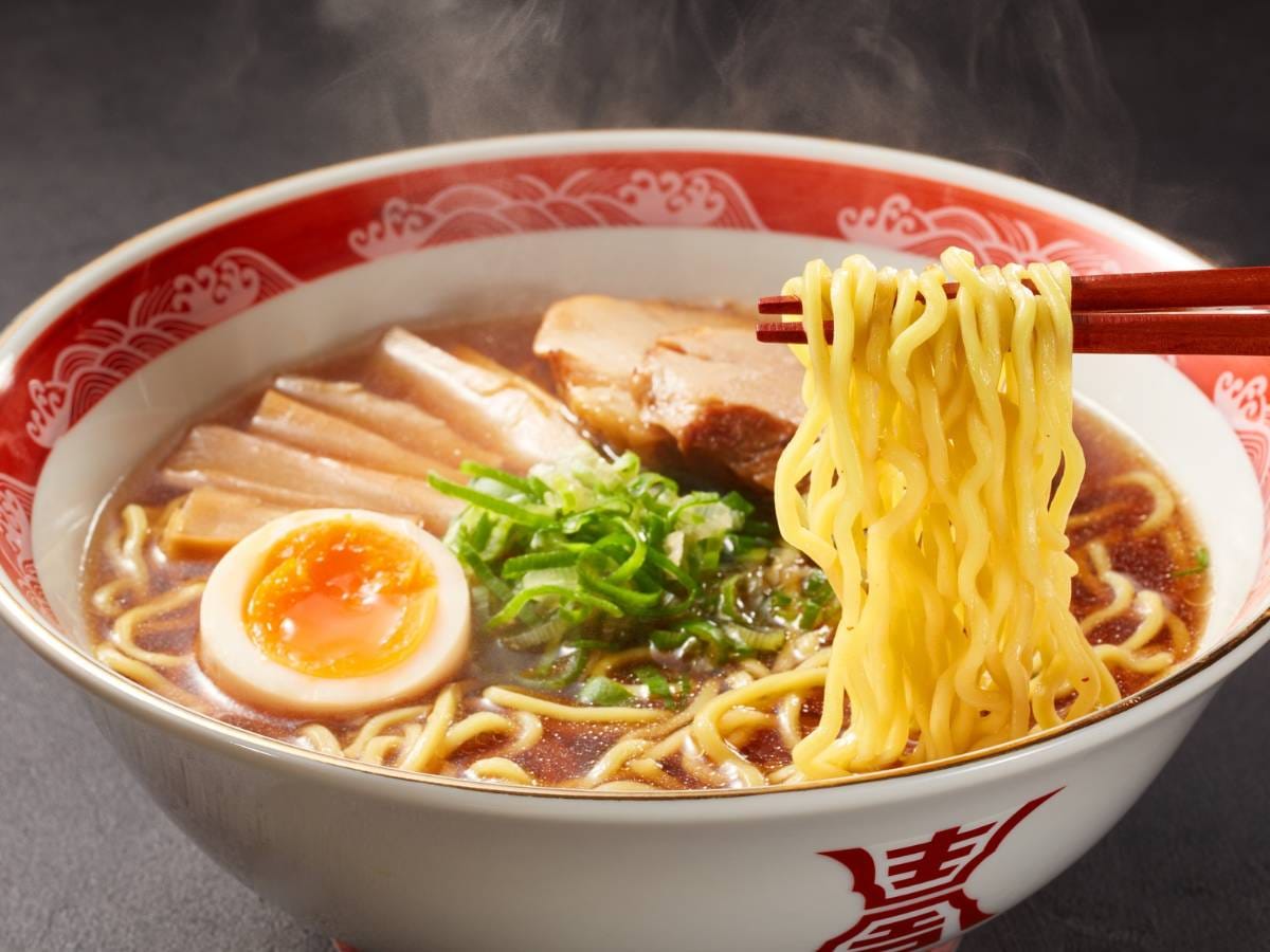 Jak ugotować Ramen (ラーメン), czyli sycącą zupę z makaronem i aromatycznym bulionem? 1 Propozycja podania Ramen 3