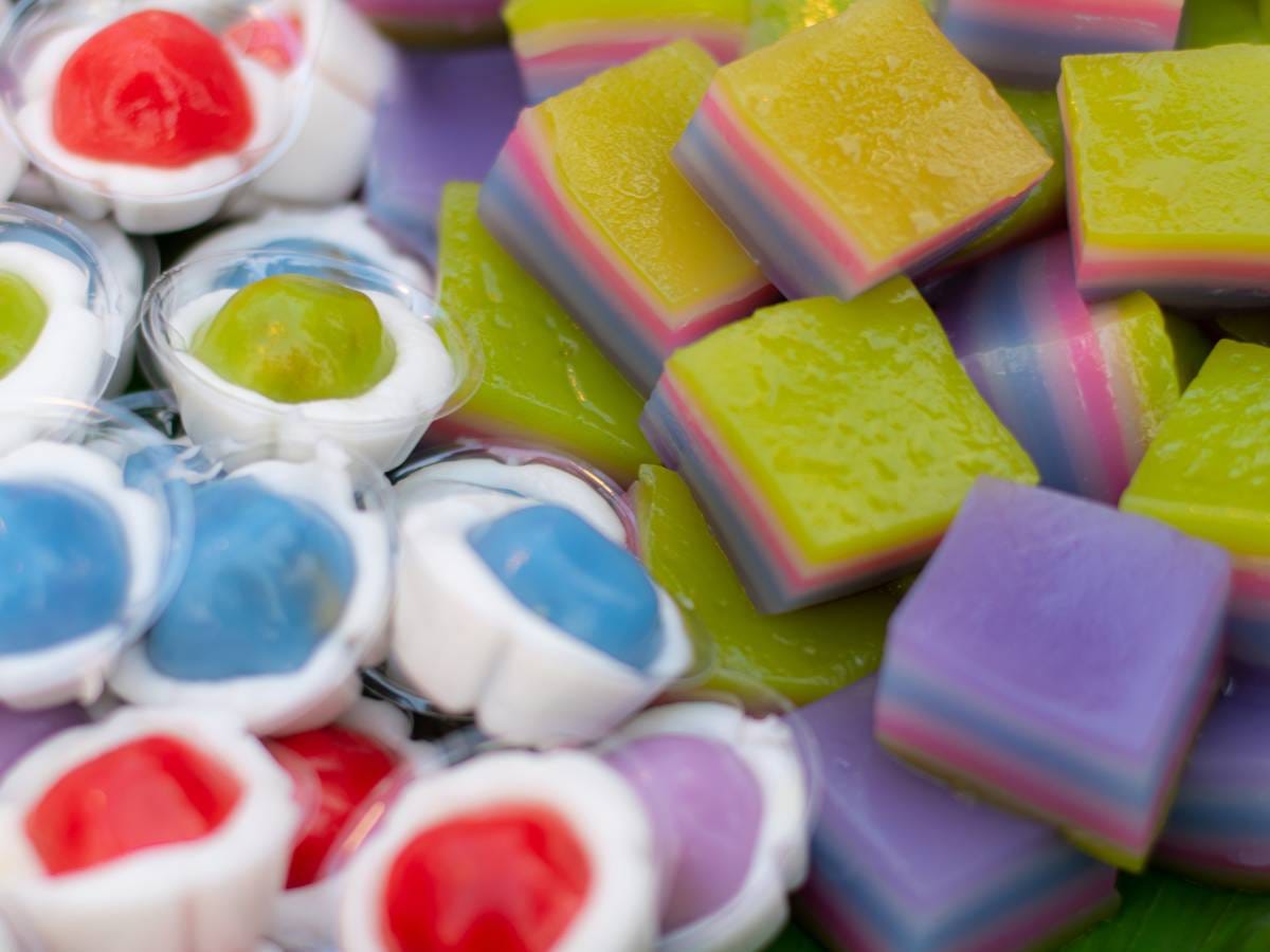 Jak przyrządzić Khanom Chan (ขนมชั้น), czyli kolorowy, warstwowy deser? 1 Propozycja podania Khanom Chan 1