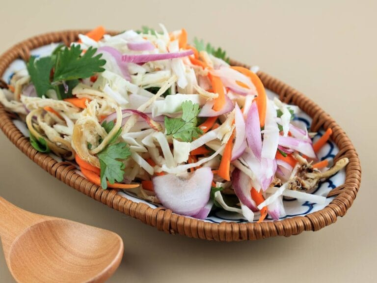 Jak przygotować Gỏi Tôm (Goi Tom), czyli sałatkę z krewetek z warzywami? 4 Propozycja podania Goi Tom 2