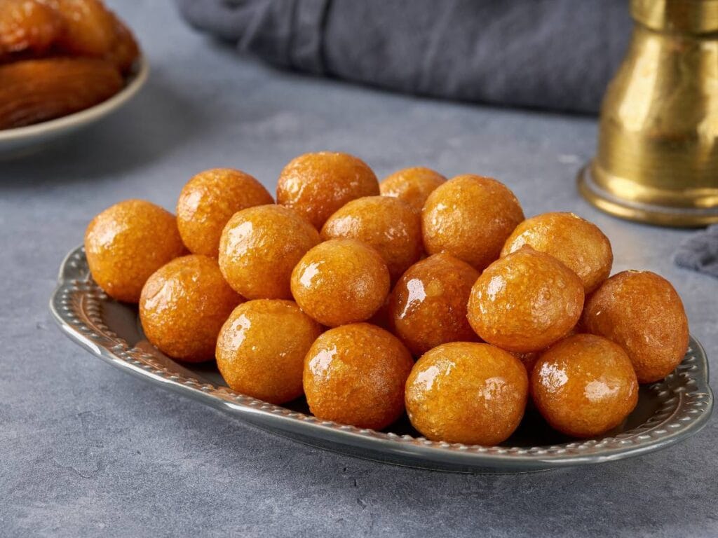 Jak zrobić Lokhemat (لقيمات), czyli omańskie pączki w syropie? 2 Propozycja podania Lokhemat