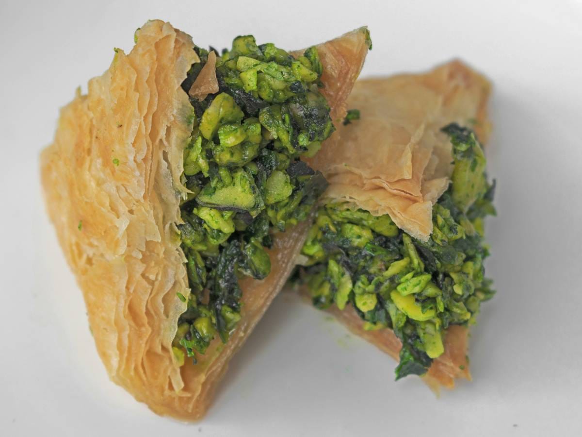 Jak zrobić Warbat (وربات), czyli ciastka filo z kremem mlecznym? 1 Wabat z nadzieniem pistacjowym