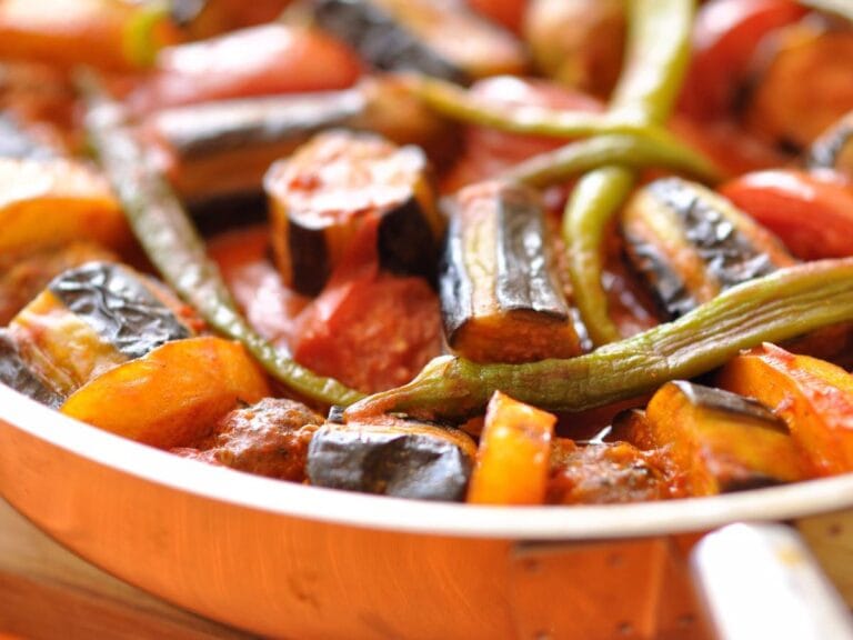 Interesująca propozycja podania Patlıcan Salatası