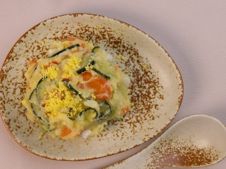 Ciekawa propozycja podania Gamja Salad