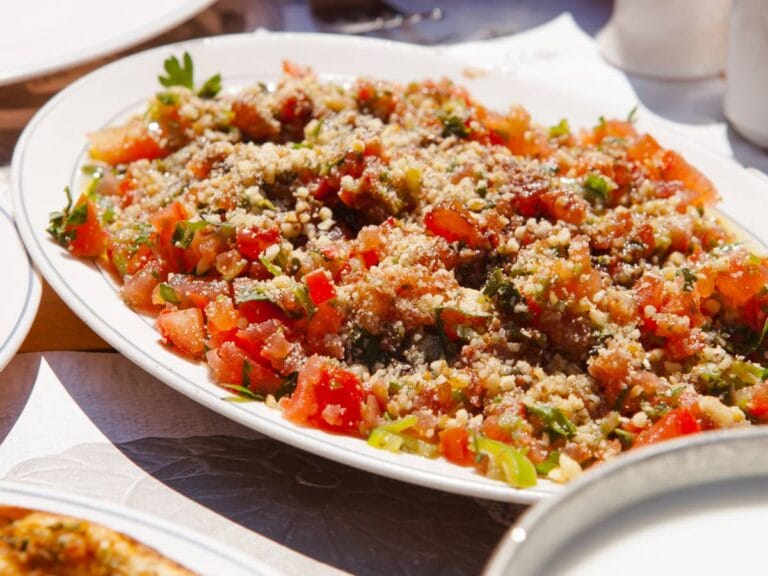 Propozycja podania sałatki Gavurdagi