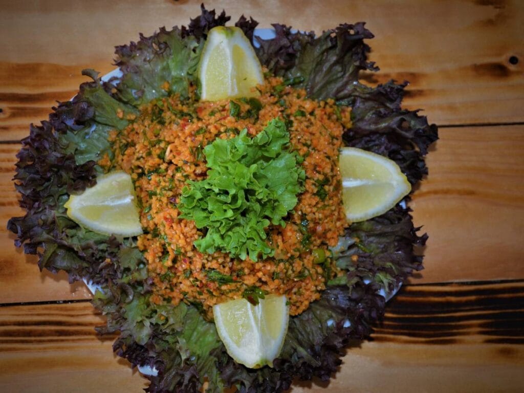 Ciekawa propozycja podania sałatki Kisir