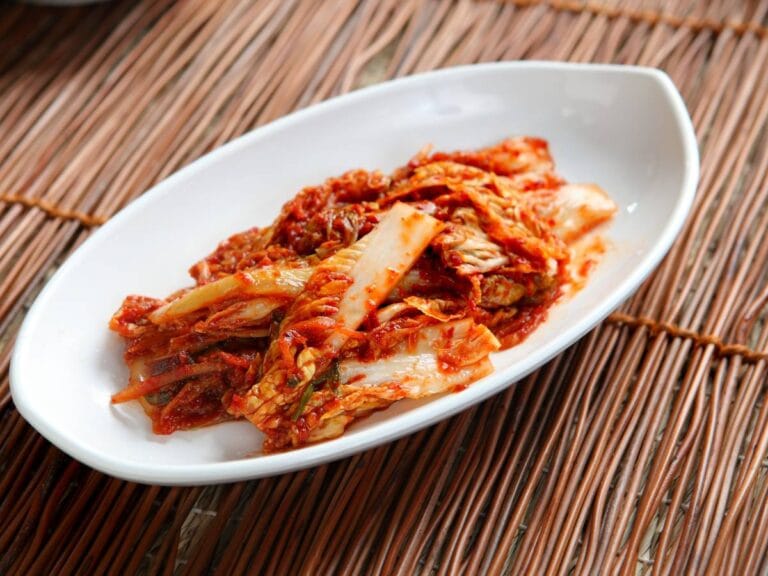 Ciekawa propozycja podania Sangchu Geotjeori