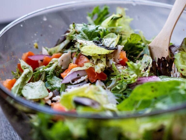 Interesująca propozycja podania sałatki Shirazi