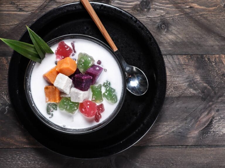 Jak zrobić Bubur Cha Cha (Bubur Cha Cha), czyli słodką zupę z batatami i tapioką? 3 Interesująca propozycja podania Bubur Cha Cha