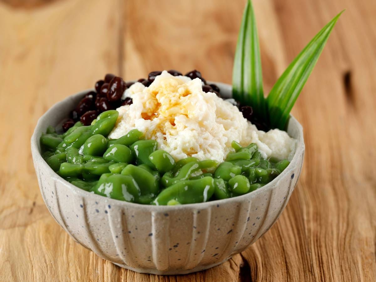 Jak przygotować Cendol (Cendol), czyli zielone kluski ryżowe z mleczkiem kokosowym i syropem palmowym? 1 Propozycja podania Cendol