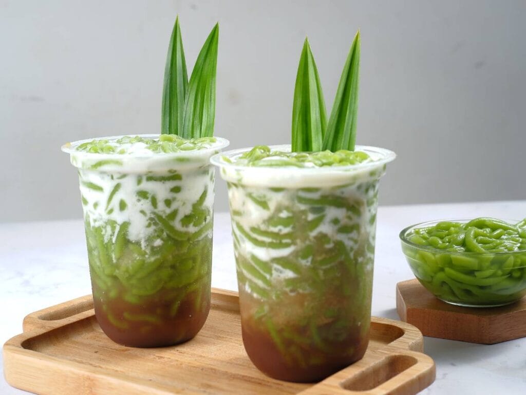 Jak przygotować Cendol (Cendol), czyli zielone kluski ryżowe z mleczkiem kokosowym i syropem palmowym? 3 Ciekawa propozycja podania Cendol