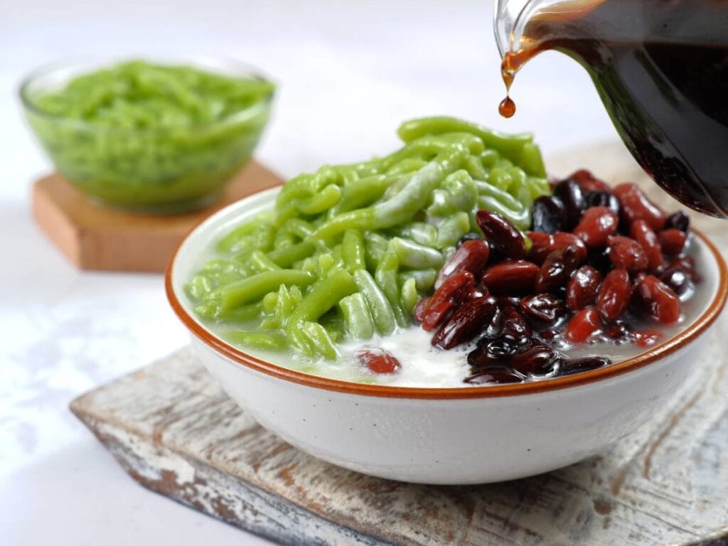 Jak przygotować Cendol (Cendol), czyli zielone kluski ryżowe z mleczkiem kokosowym i syropem palmowym? 2 Interesująca propozycja podania Cendol