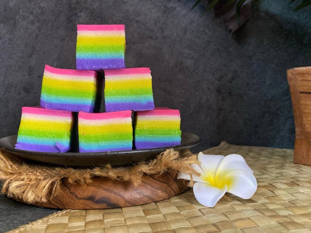Jak przyrządzić Kuih Lapis (Kuih Lapis), czyli kolorowy, warstwowy deser? 2 Interesująca propozycja podania Kuih Lapis